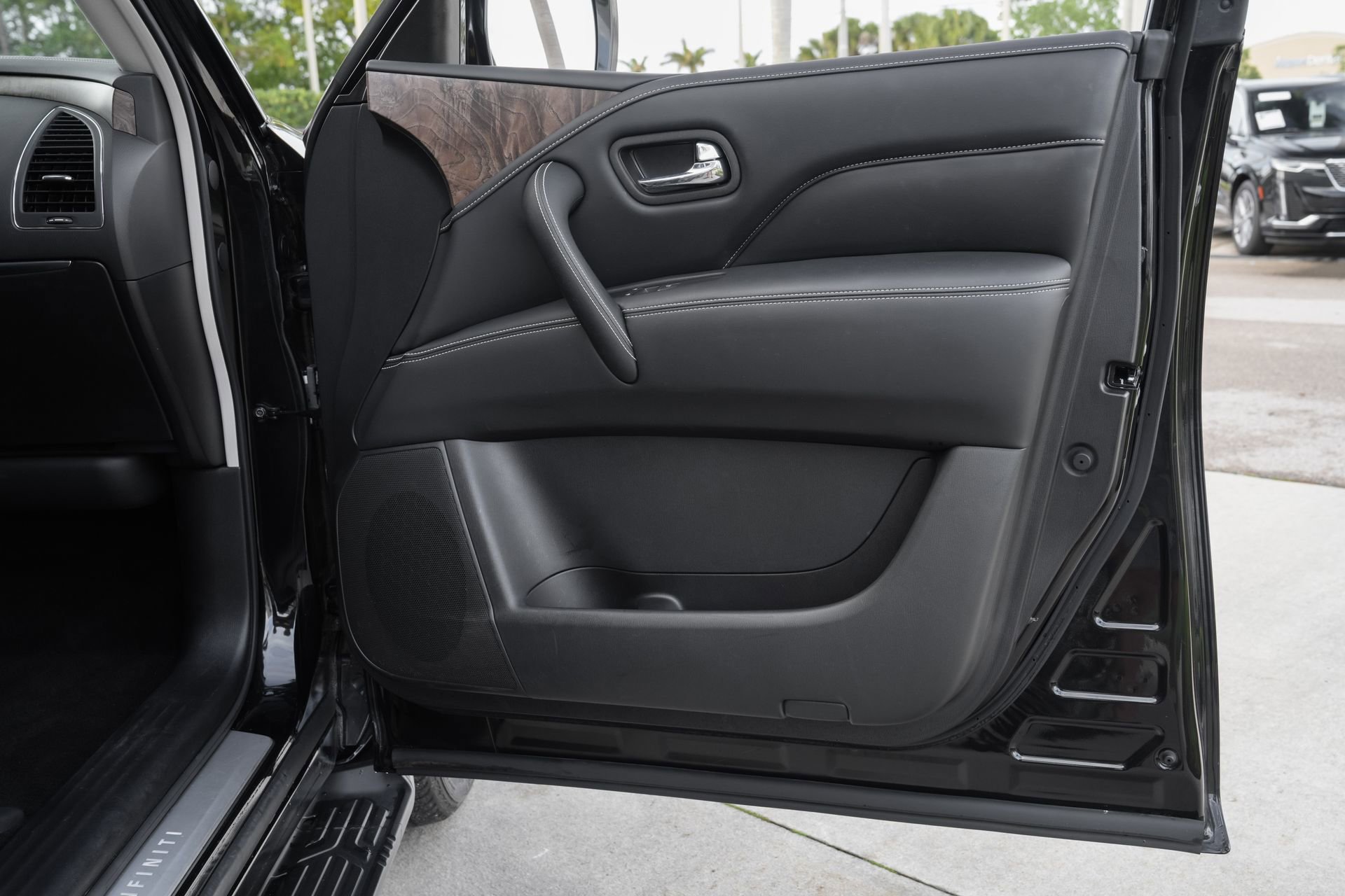 Certified 2024 INFINITI QX80 Premium Select w/ Cargo Package image 39