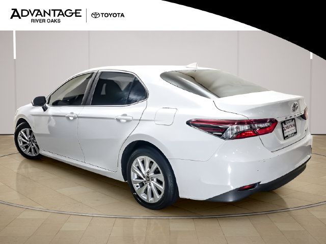 Used 2021 Toyota Camry LE FWD image 5