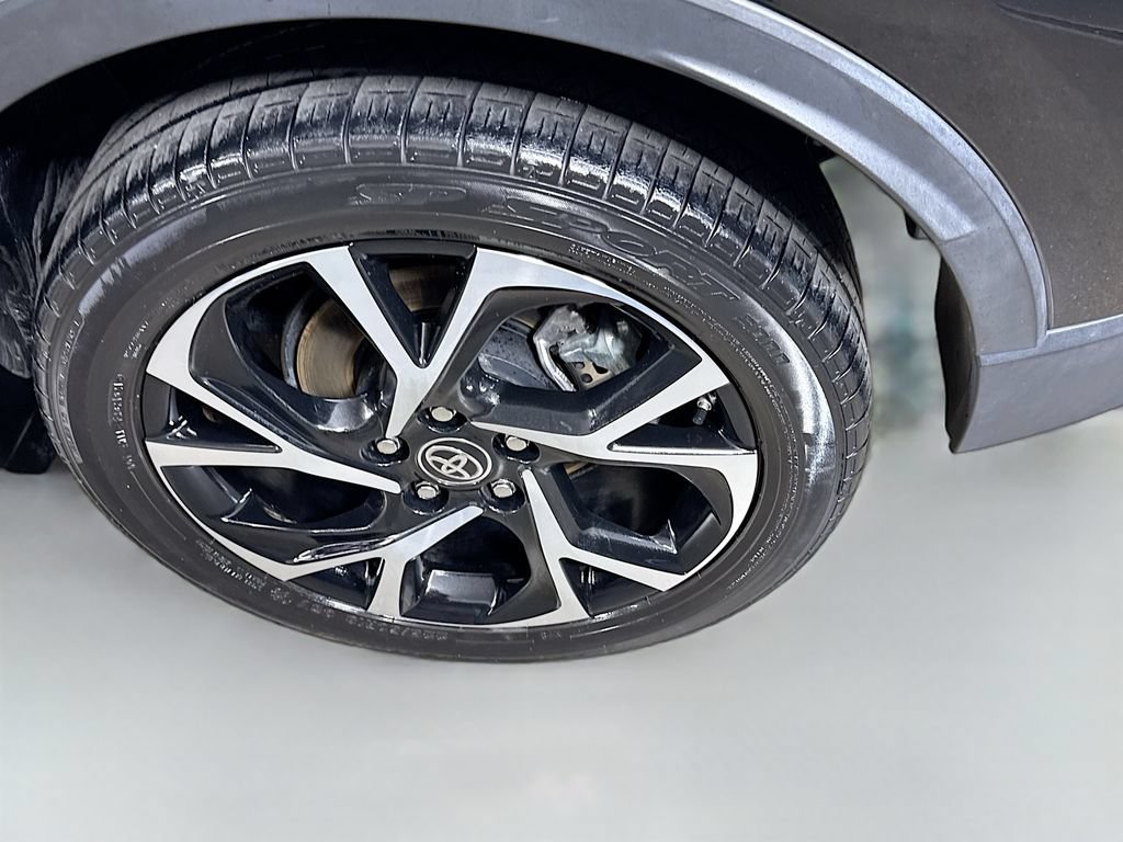 Used 2021 Toyota C-HR XLE FWD image 9