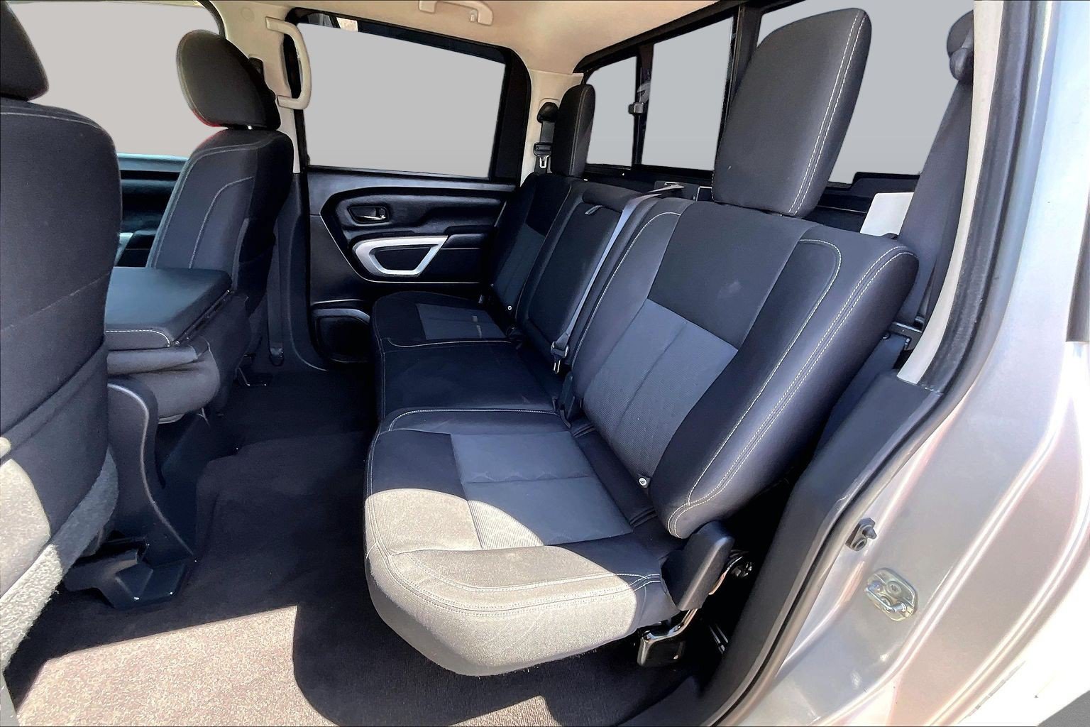 Used 2017 Nissan Titan SV AWD/4WD image 25