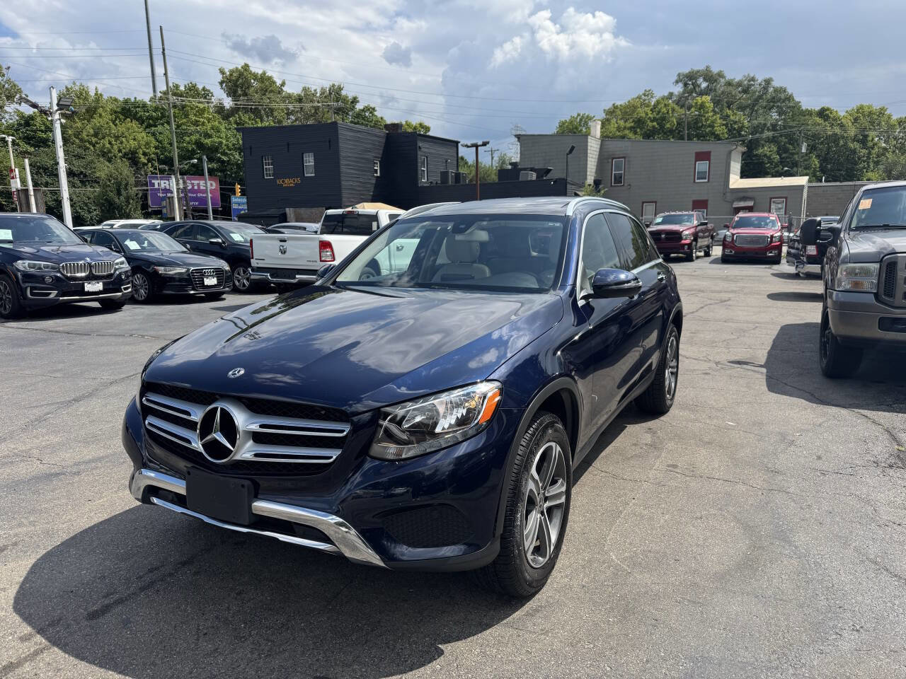 Used 2019 Mercedes-Benz GLC 300 4MATIC image 4