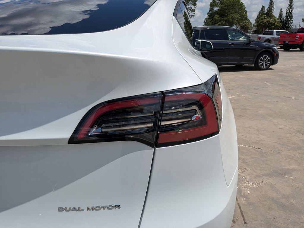 Used 2024 Tesla Model Y Long Range AWD/4WD image 11