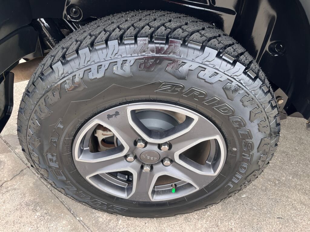 Used 2018 Jeep Wrangler Unlimited Sport S AWD/4WD image 25