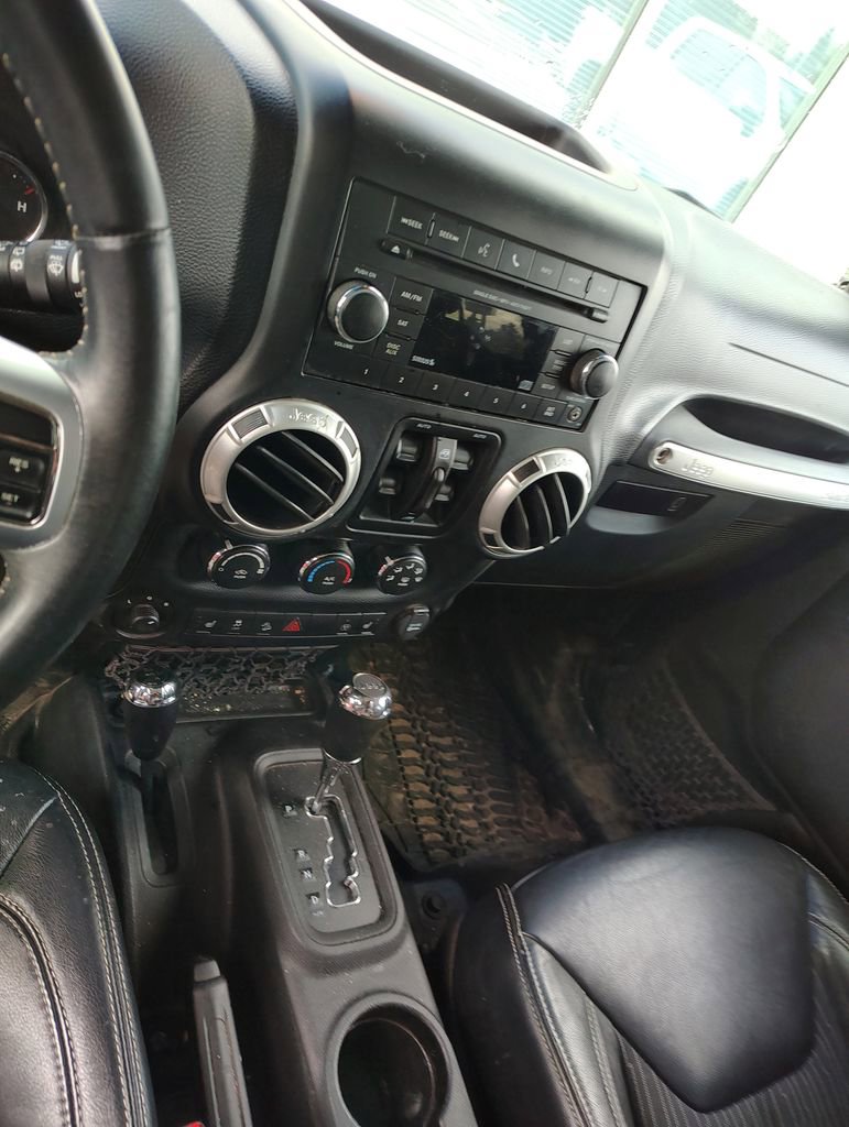 Used 2013 Jeep Wrangler Unlimited Sport image 10