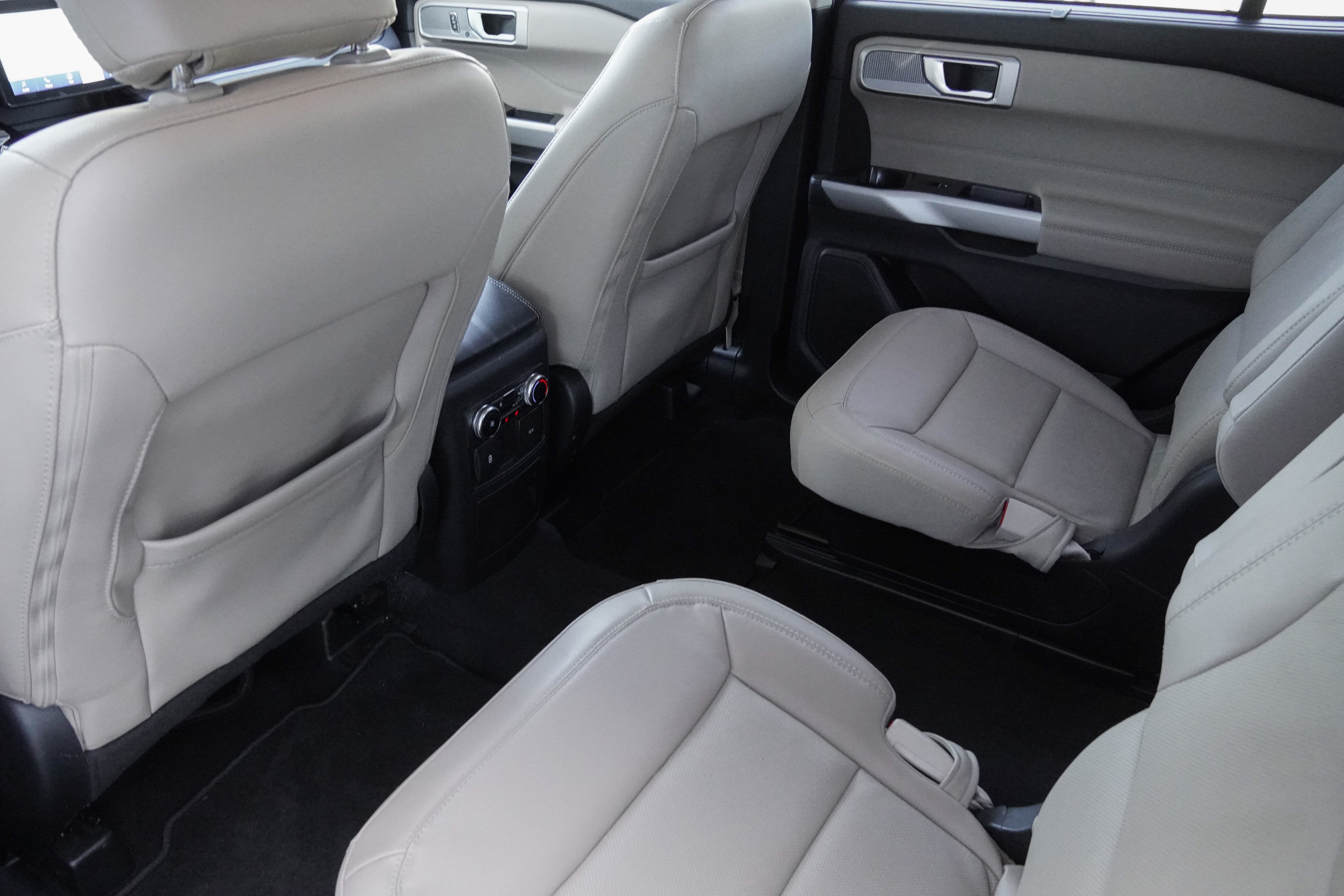 Used 2024 Ford Explorer Limited RWD image 33
