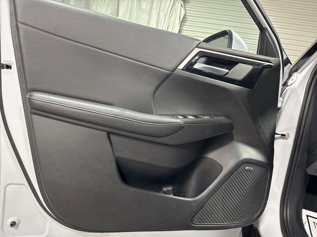 Used 2025 Mitsubishi Outlander SE image 15