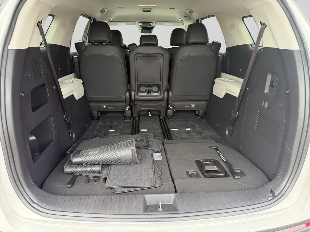 Used 2024 Kia Carnival EX FWD image 19