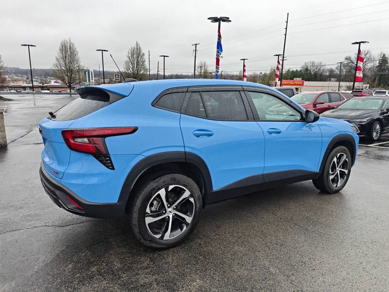 Used 2024 Chevrolet Trax RS w/ Driver Confidence Package image 4