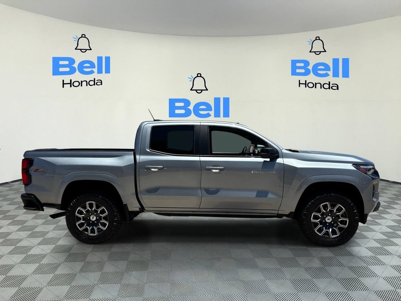 Used 2024 Chevrolet Colorado Z71 w/ Z71 Convenience Package 2 AWD/4WD image 5