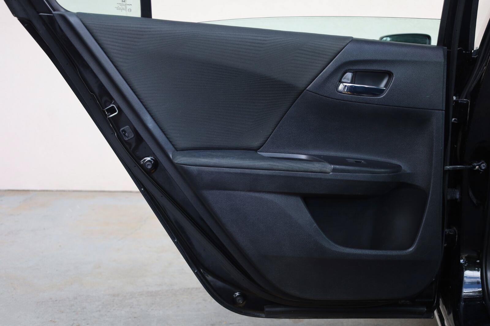Used 2015 Honda Accord LX image 19