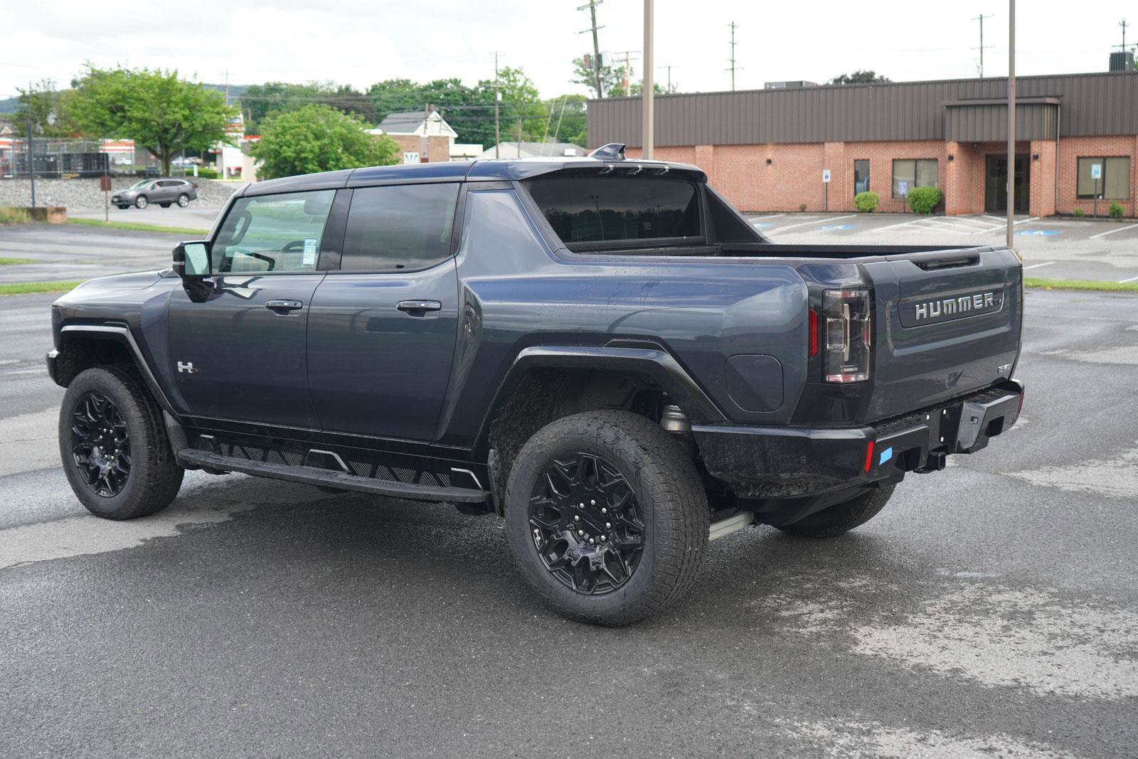 New 2025 GMC Hummer EV 2X w/ LPO, Sport Package image 6