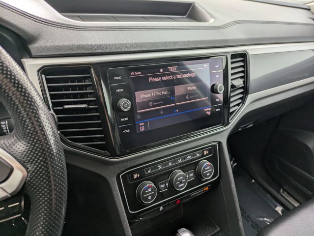 Used 2022 Volkswagen Atlas SEL R-Line AWD/4WD image 12