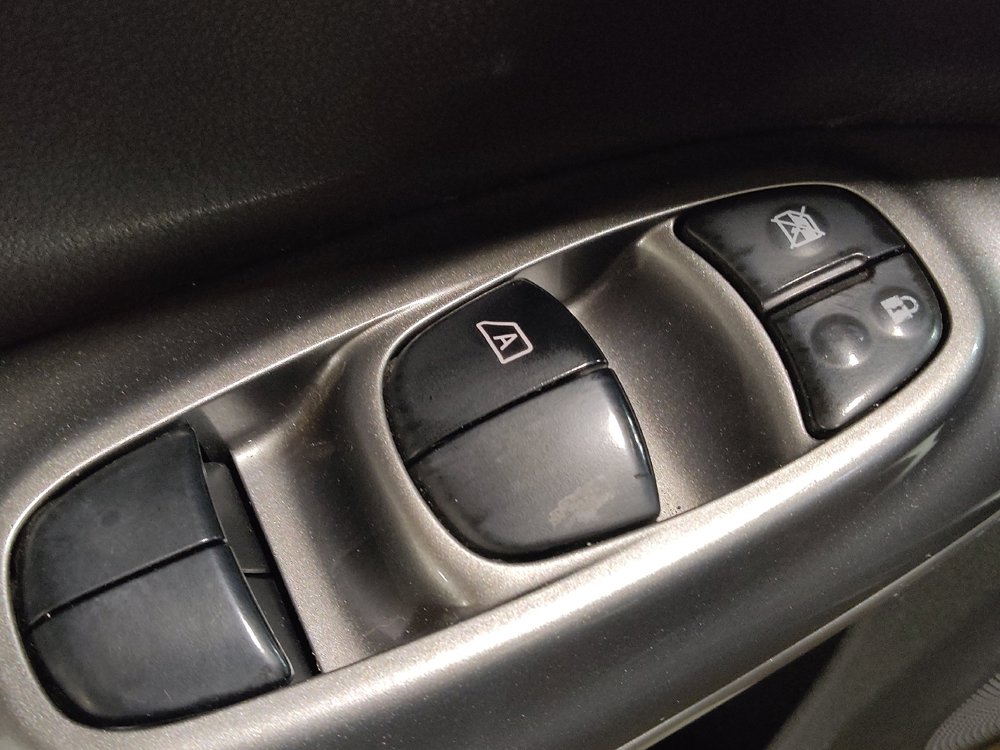 Used 2016 Nissan Juke S FWD image 27