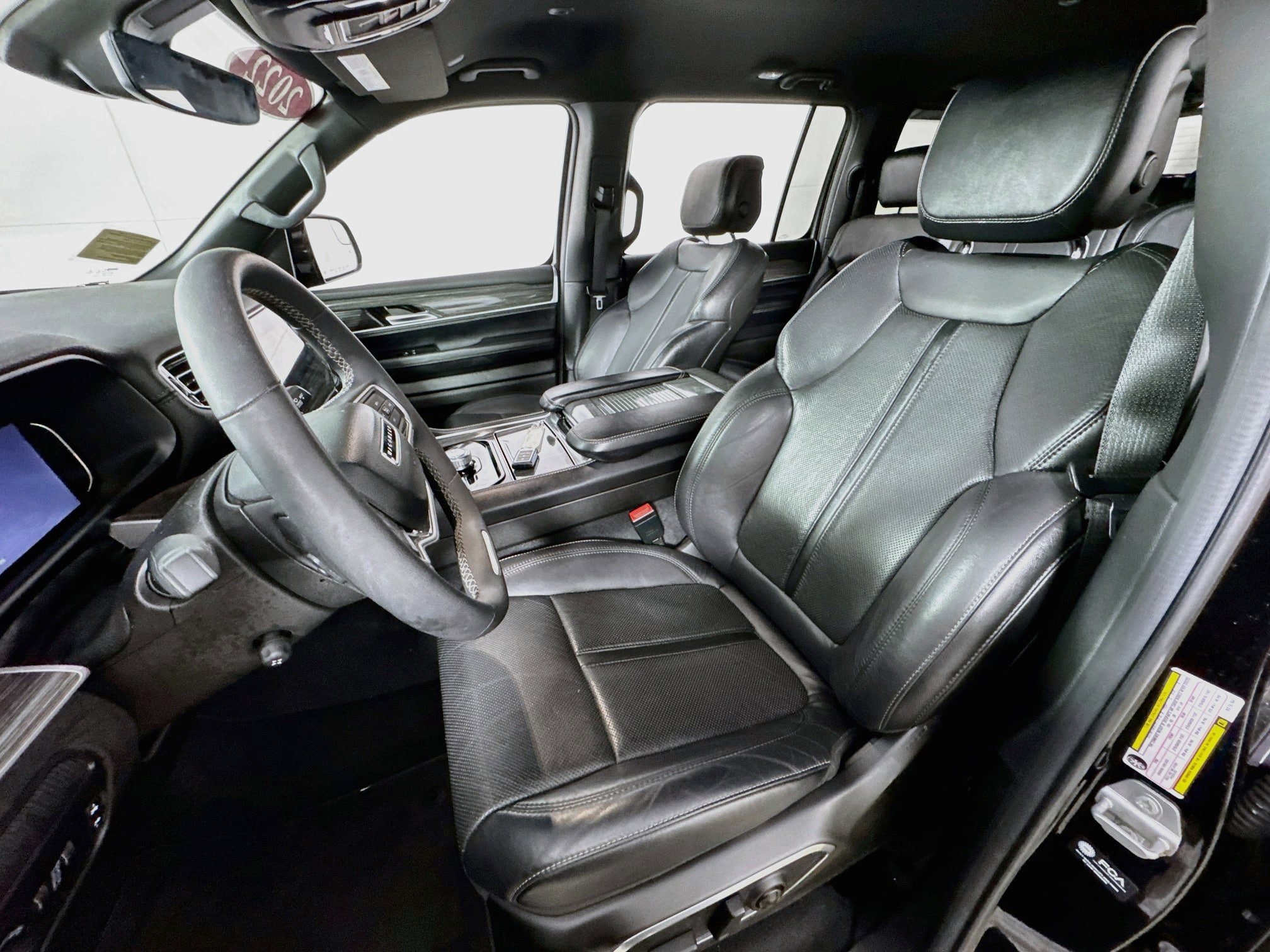 Used 2022 Jeep Wagoneer Series II AWD/4WD image 15