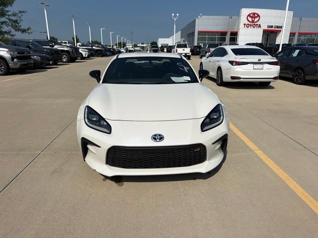 Used 2025 Toyota GR86 Premium w/ ALL Weather Mat Package (TMS) RWD image 2