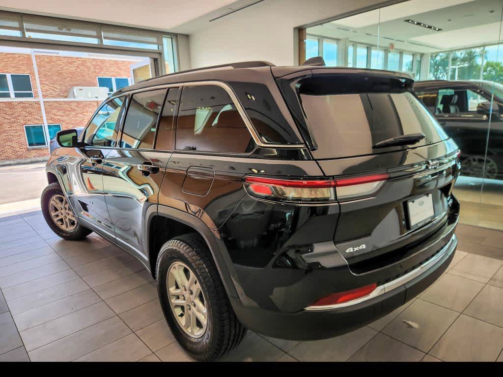 Used 2023 Jeep Grand Cherokee Laredo AWD/4WD image 8