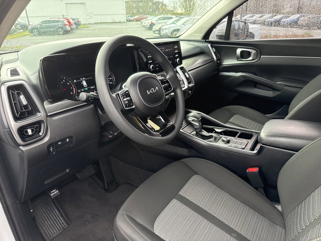 Used 2023 Kia Sorento LX image 14
