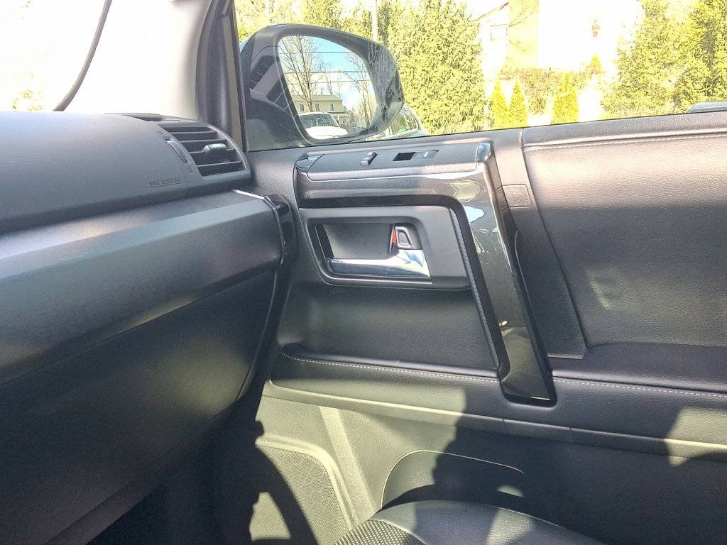 Used 2020 Toyota 4Runner 4WD image 31