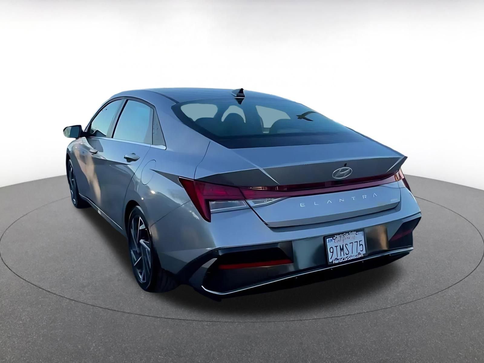 Used 2025 Hyundai Elantra Limited image 11