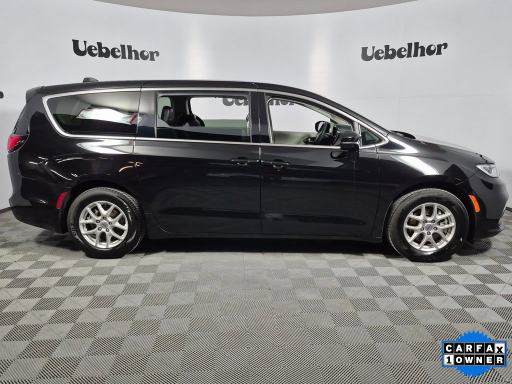 Used 2024 Chrysler Pacifica Touring-L image 8
