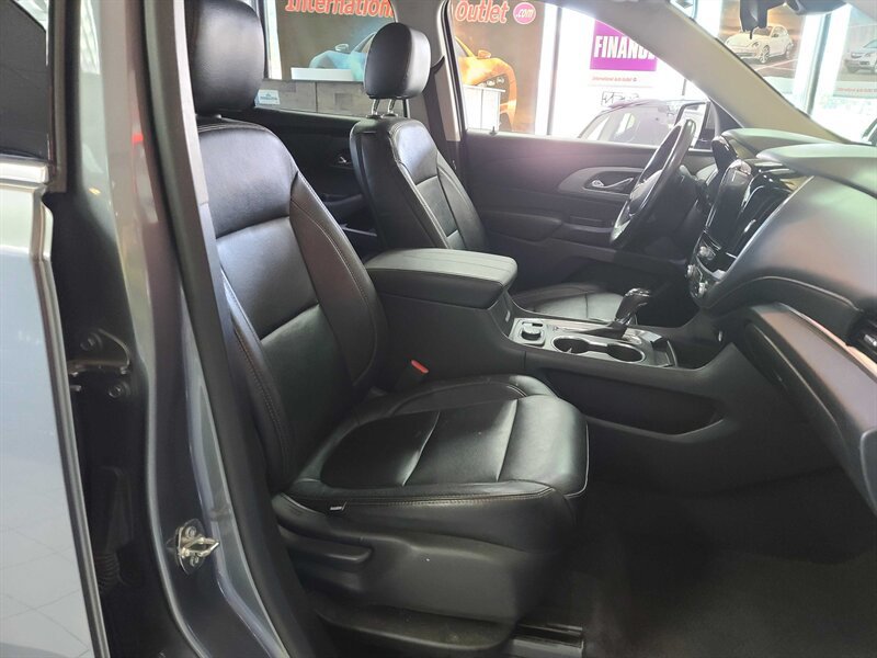 Used 2020 Chevrolet Traverse LT FWD image 16