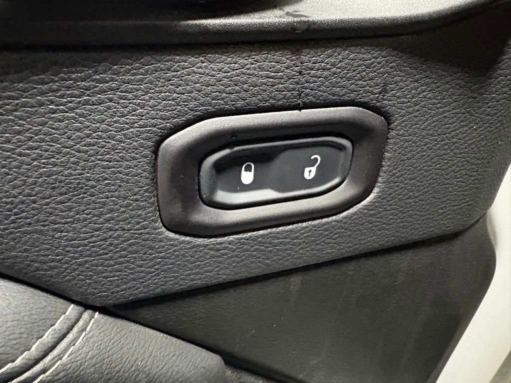 Used 2019 Jeep Wrangler Unlimited Sahara image 20