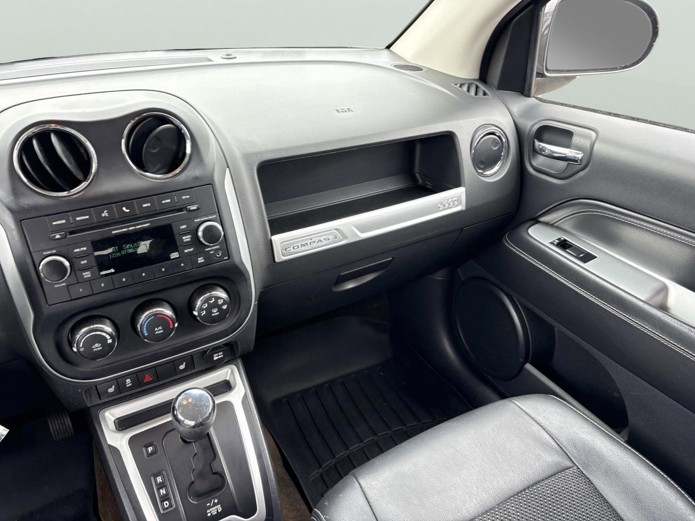 Used 2016 Jeep Compass Latitude image 14