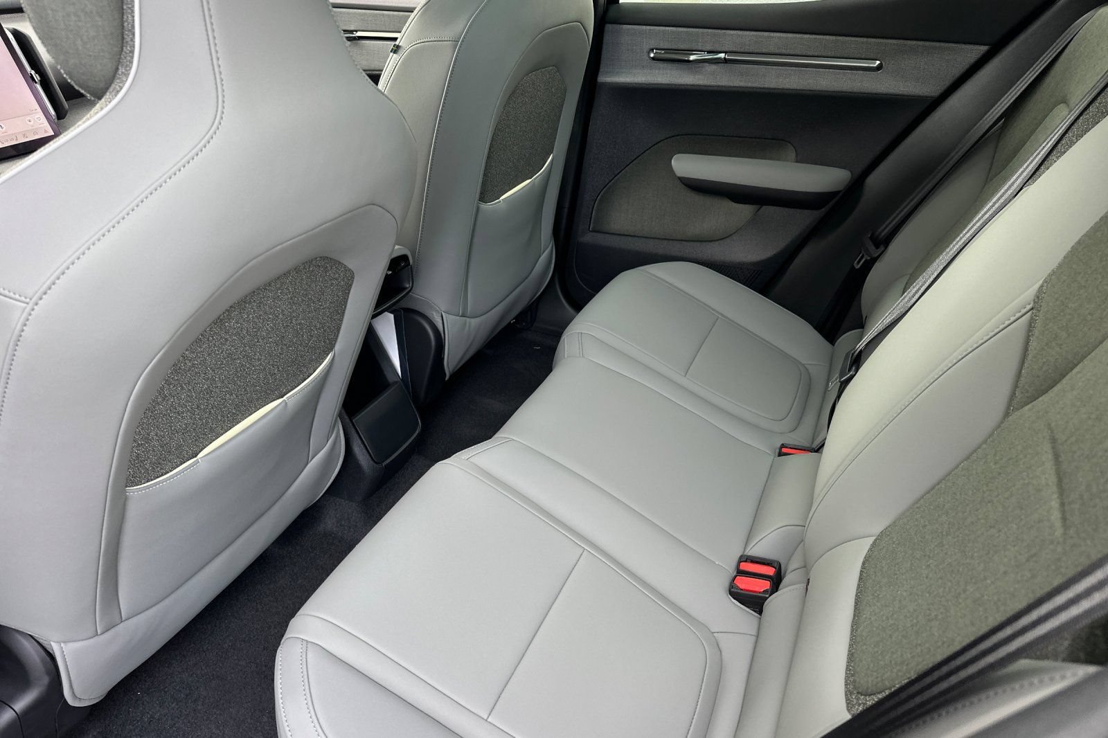 New 2025 Volvo EX30 Plus w/ Protection Package Premier AWD/4WD image 12