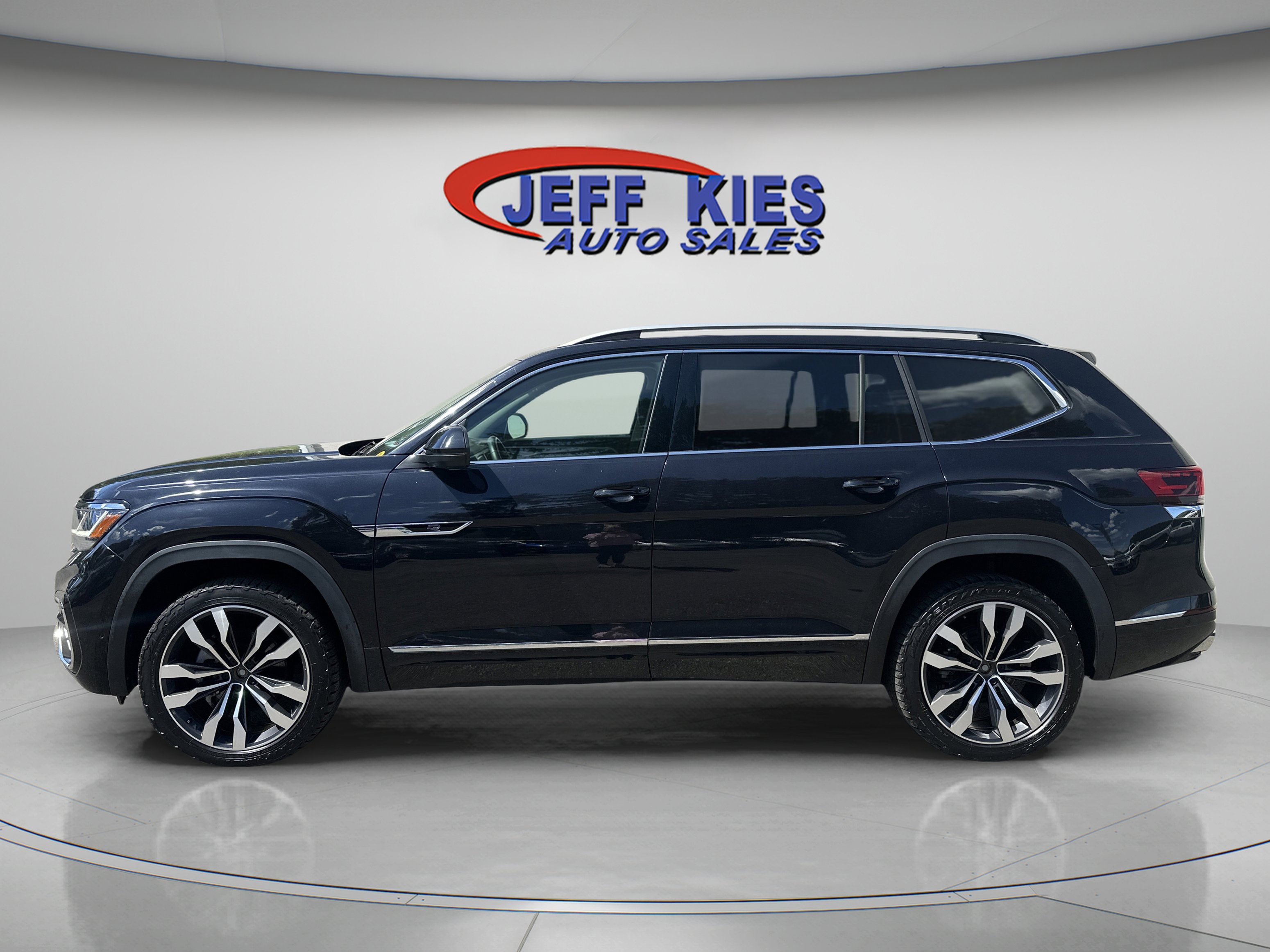 Used 2022 Volkswagen Atlas SEL Premium image 4