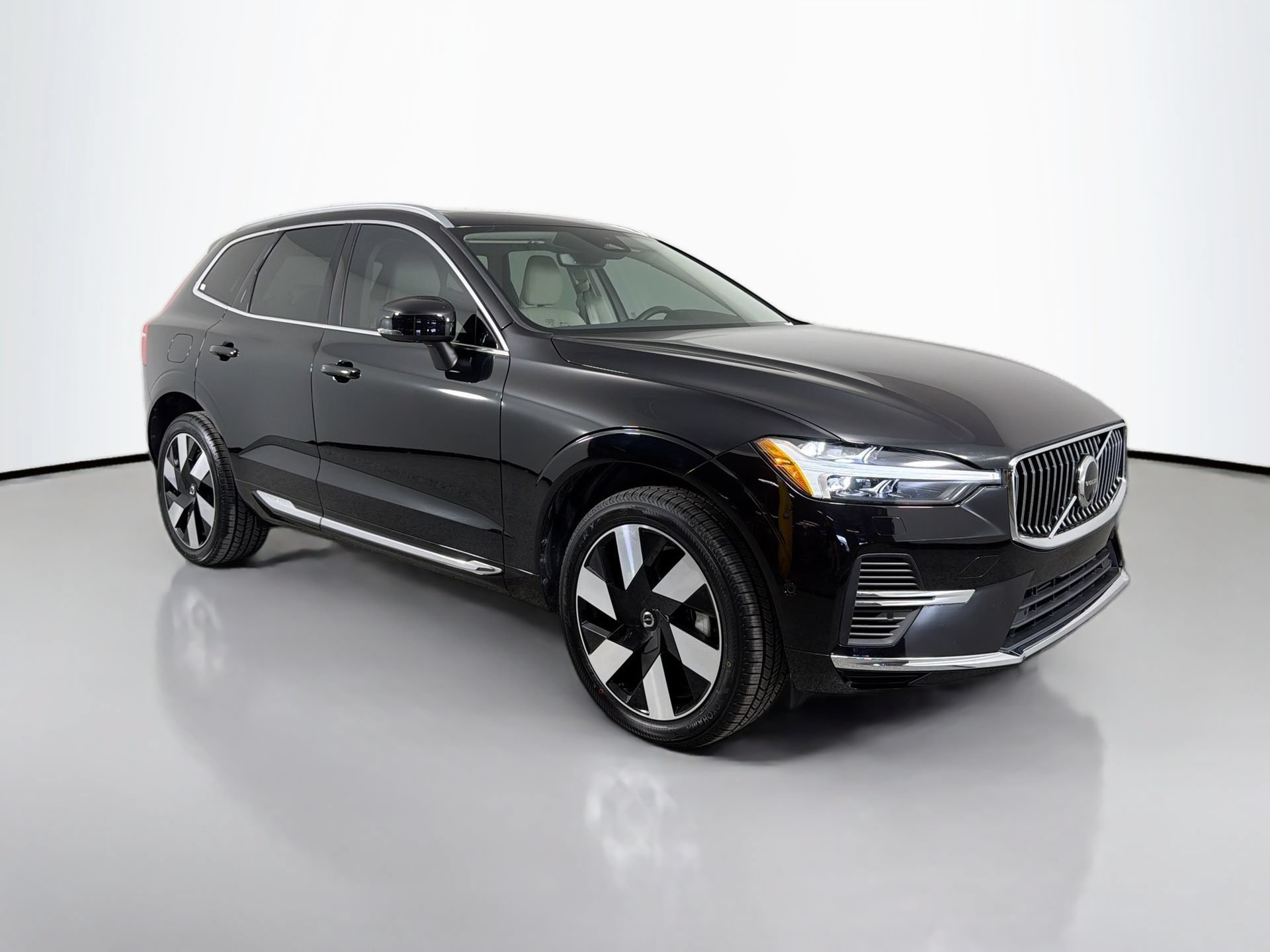 Certified 2023 Volvo XC60 T8 Plus w/ Protection Package Premier AWD/4WD image 3