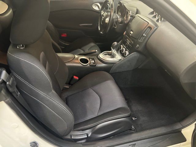 Used 2012 Nissan 370Z Roadster image 9