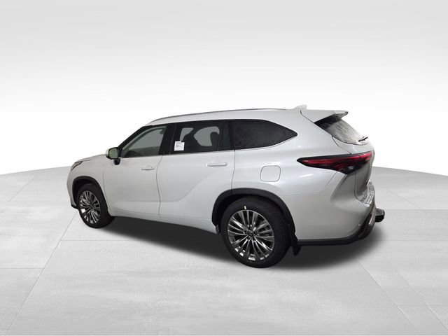 Used 2025 Toyota Highlander Platinum image 10