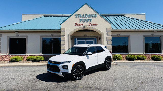 Used 2021 Chevrolet TrailBlazer LT w/ Premium Seating Package FWD image 2