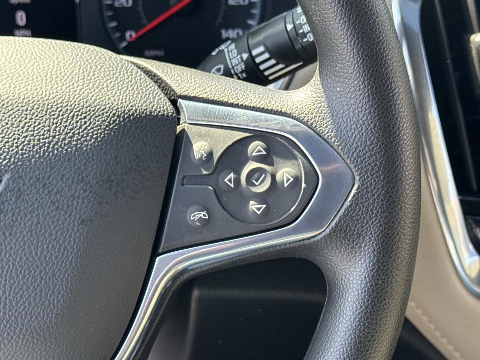 Used 2023 Chevrolet Traverse LS image 8