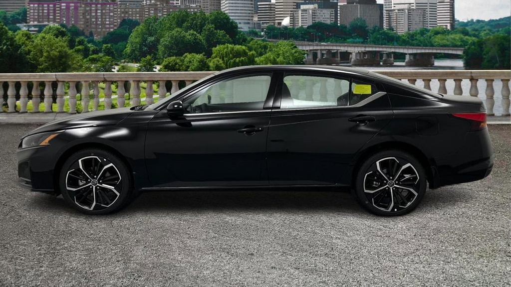 Used 2024 Nissan Altima 2.5 SR image 8