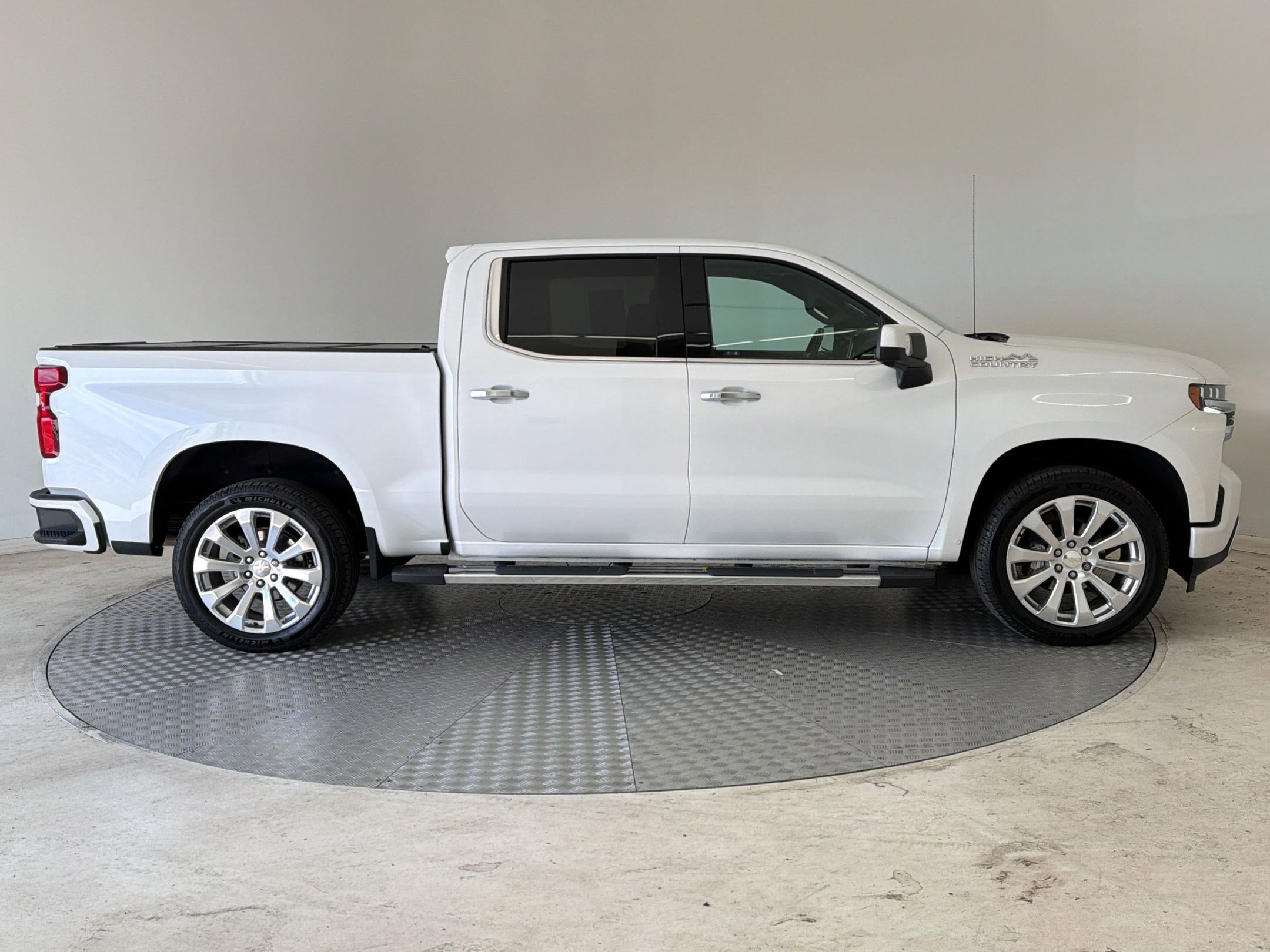 Used 2022 Chevrolet Silverado 1500 High Country w/ Safety Package II image 8