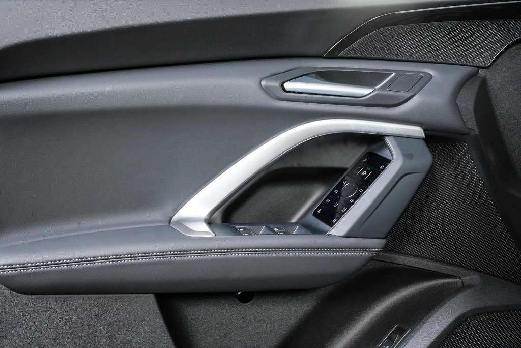 Certified 2025 Audi Q5 Premium w/ Convenience Package image 6