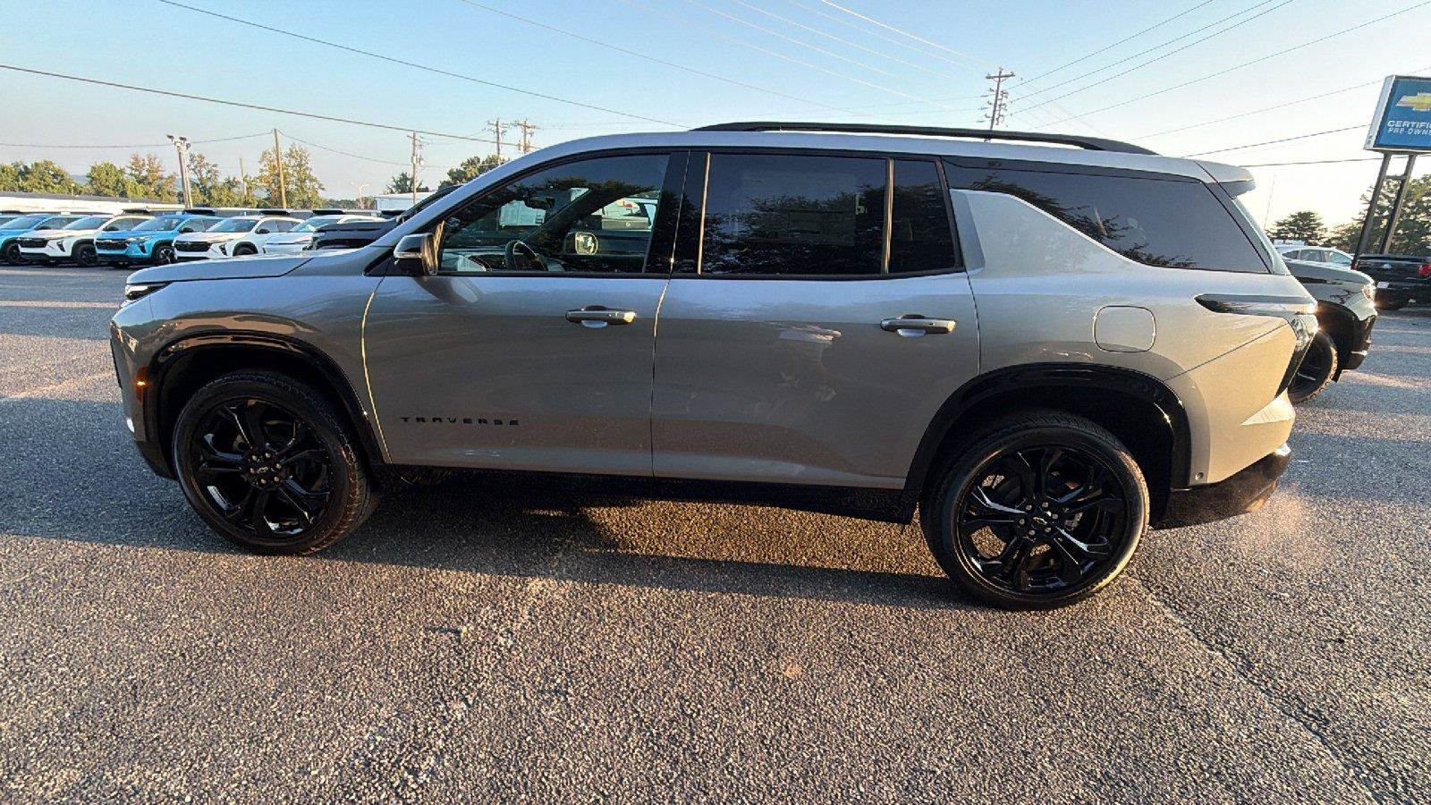 New 2027 Chevrolet Traverse RS w/ LPO, Floor Liner Package FWD image 11