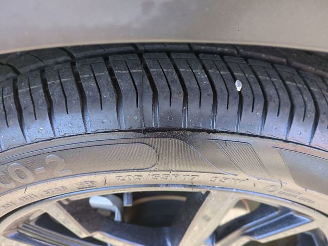 Used 2020 Nissan Kicks SR w/ SR Premium Package image 11