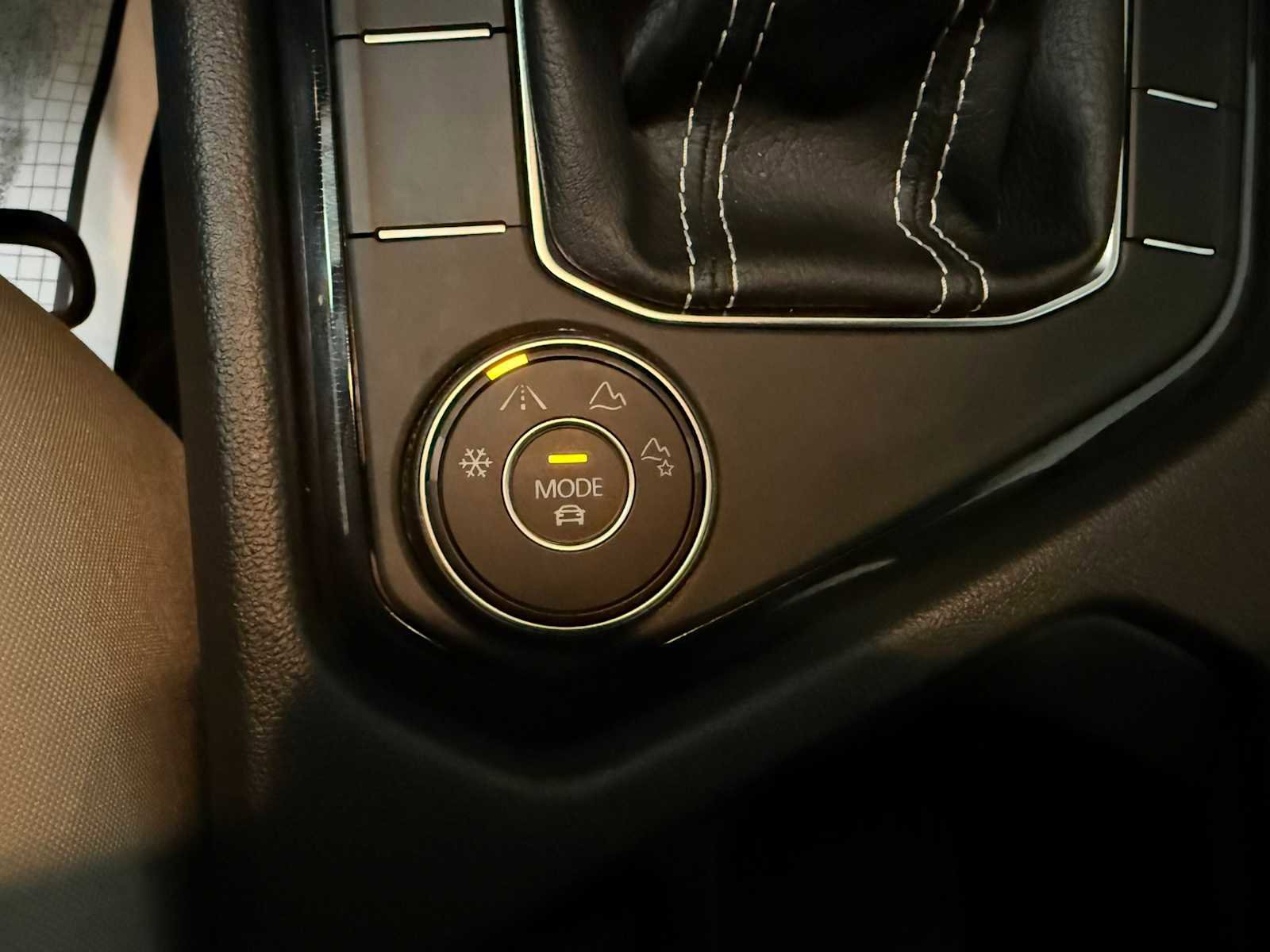 Certified 2025 Volkswagen Taos S image 33