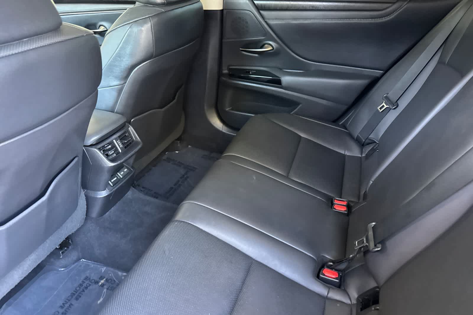 Used 2022 Lexus ES 300h w/ Premium Package FWD image 4