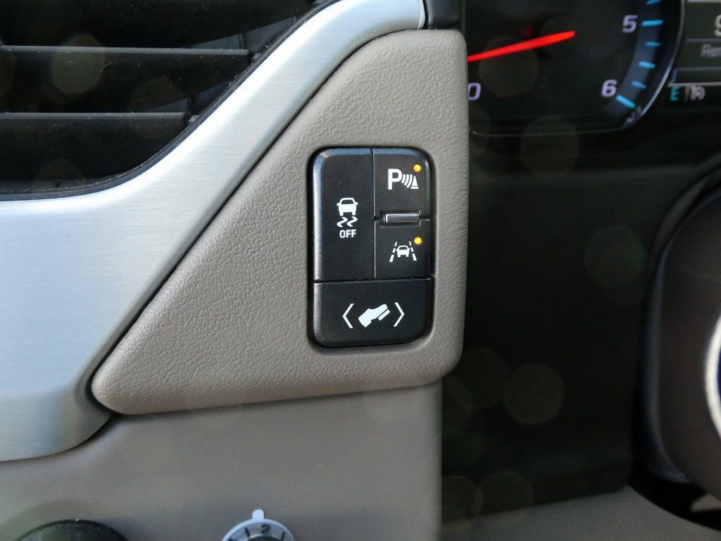 Used 2020 GMC Yukon XL SLT w/ Premium Edition image 32