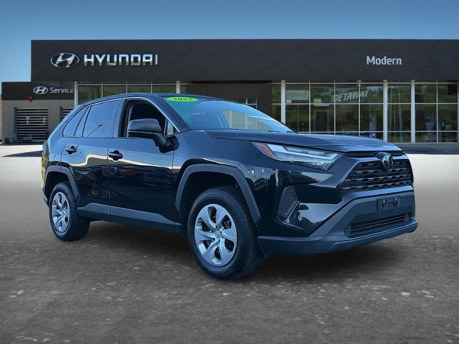 Used 2023 Toyota RAV4 LE AWD/4WD image 3