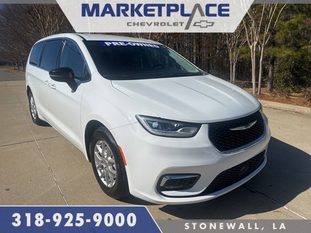 Used 2024 Chrysler Pacifica Touring-L image 1