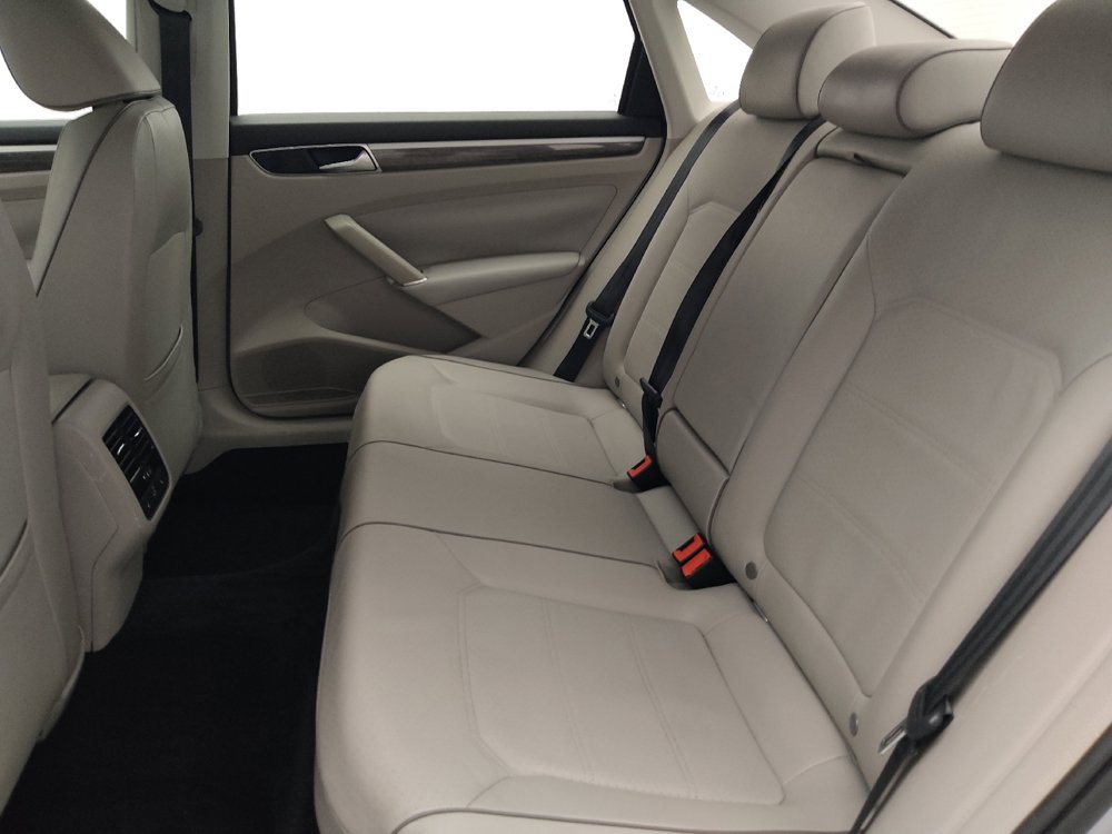 Used 2018 Volkswagen Passat 2.0T SE FWD image 18