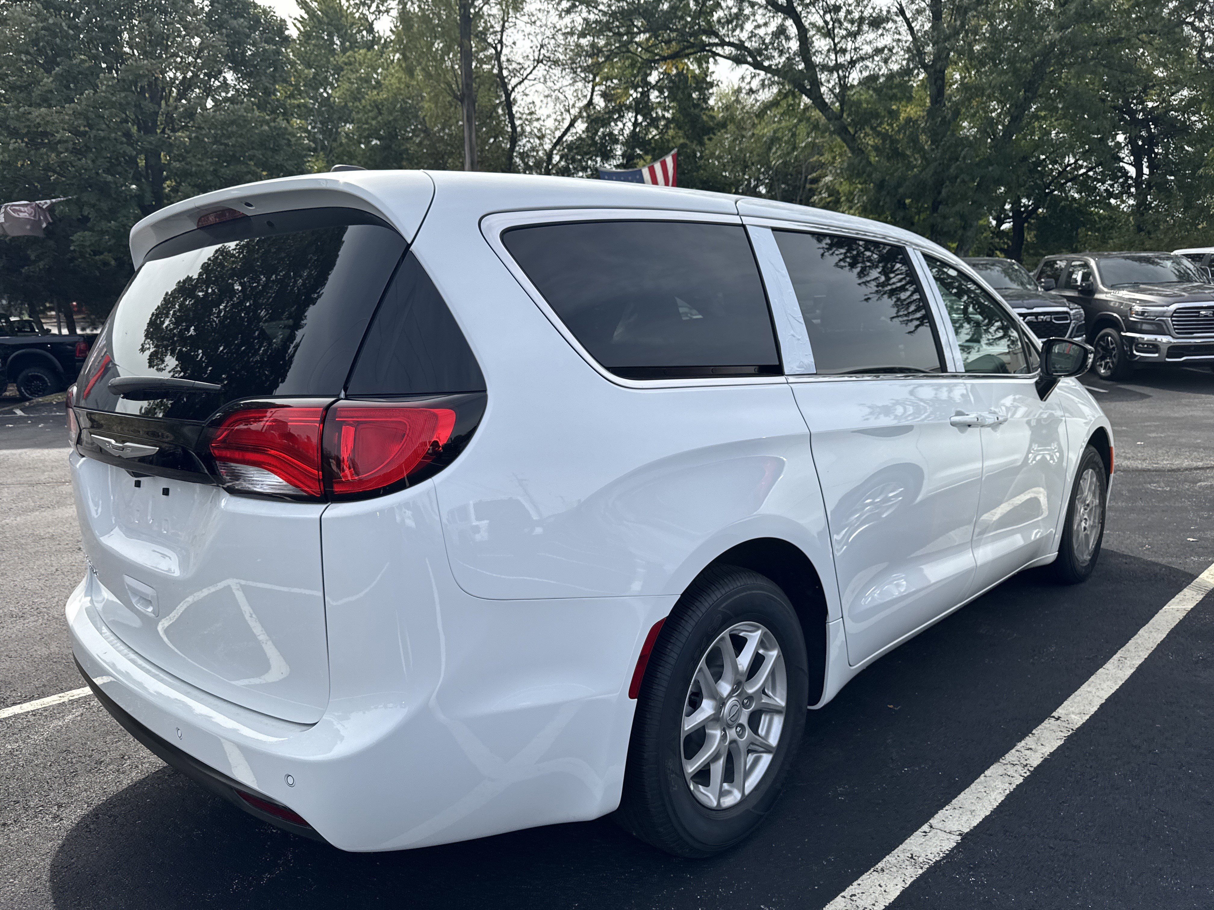 New 2026 Chrysler Voyager LX image 7