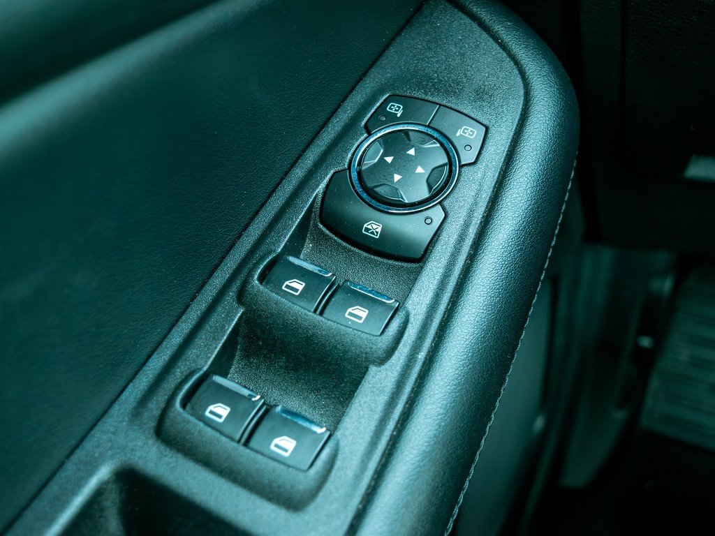 Used 2023 Ford Edge SEL image 25