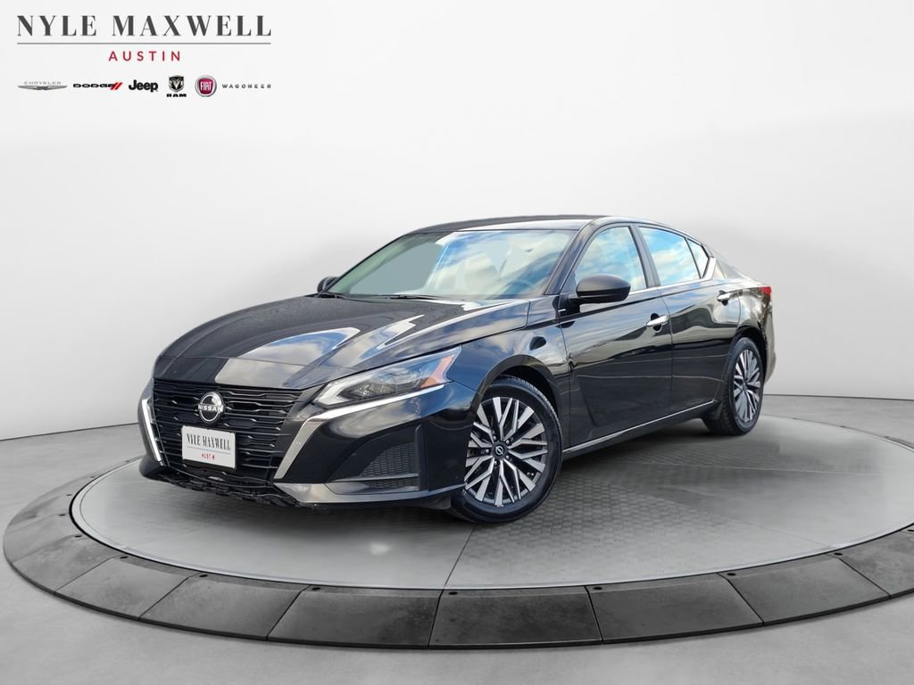 Used 2024 Nissan Altima 2.5 SV