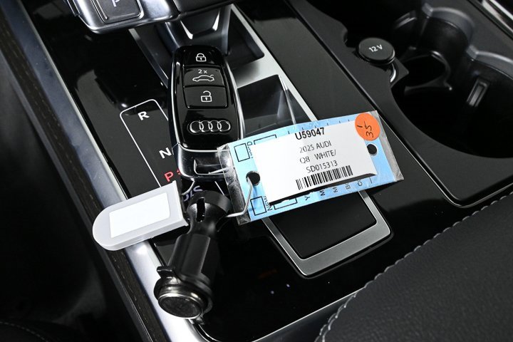 New 2025 Audi Q8 Premium image 18