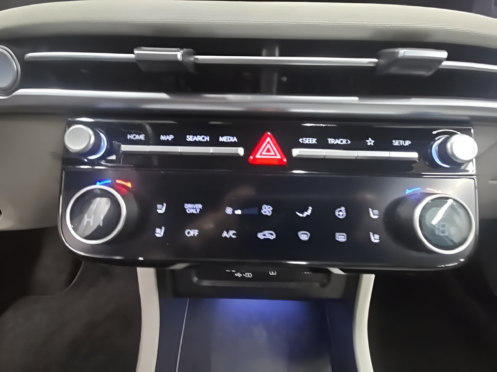Used 2025 Hyundai Tucson Limited w/ Tow & Go Package AWD/4WD image 35